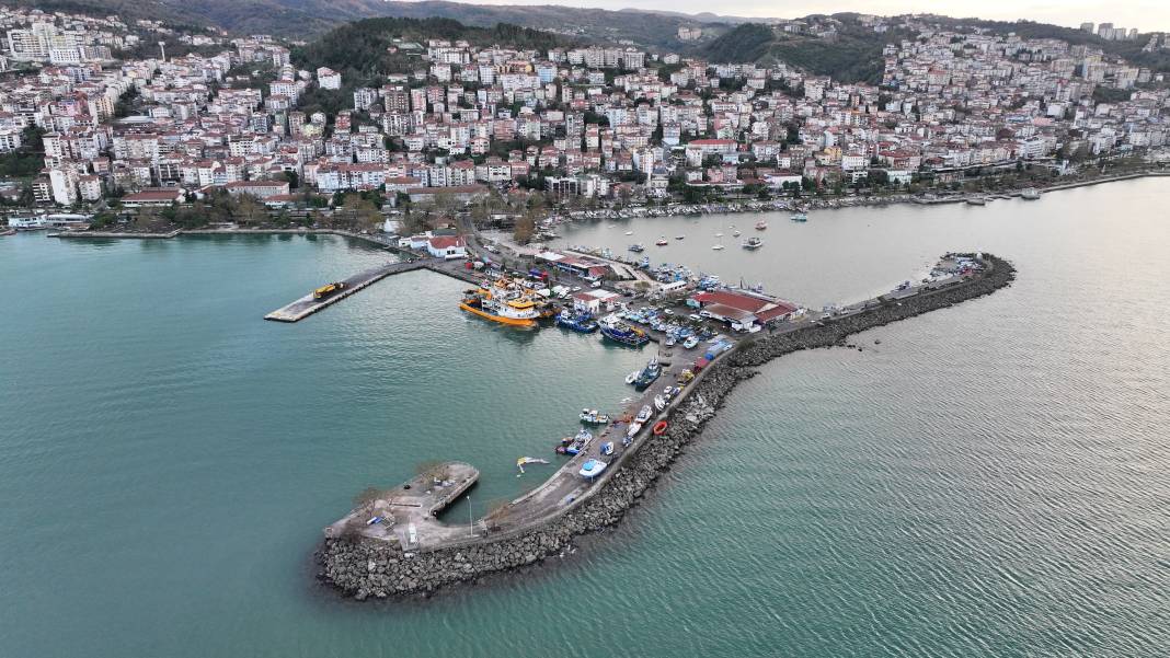 Zonguldak'ta batan geminin personelini arama çalışmaları sürüyor 6